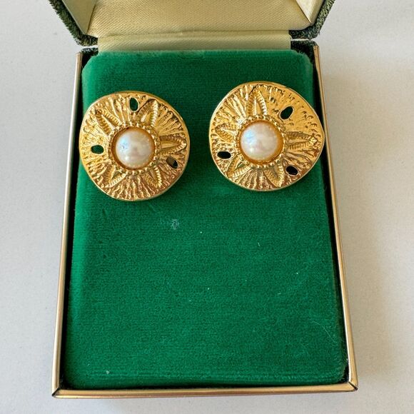 KJL for Avon Sand Dollar and Seashell with Faux Pearl - Picture 2 of 8